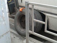 В Твери у пригородного миниавтобуса отвалились колёса - Новости ТИА