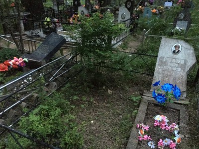 В осквернении кладбища в Редкино подозревают 14-летнюю девочку - Новости ТИА
