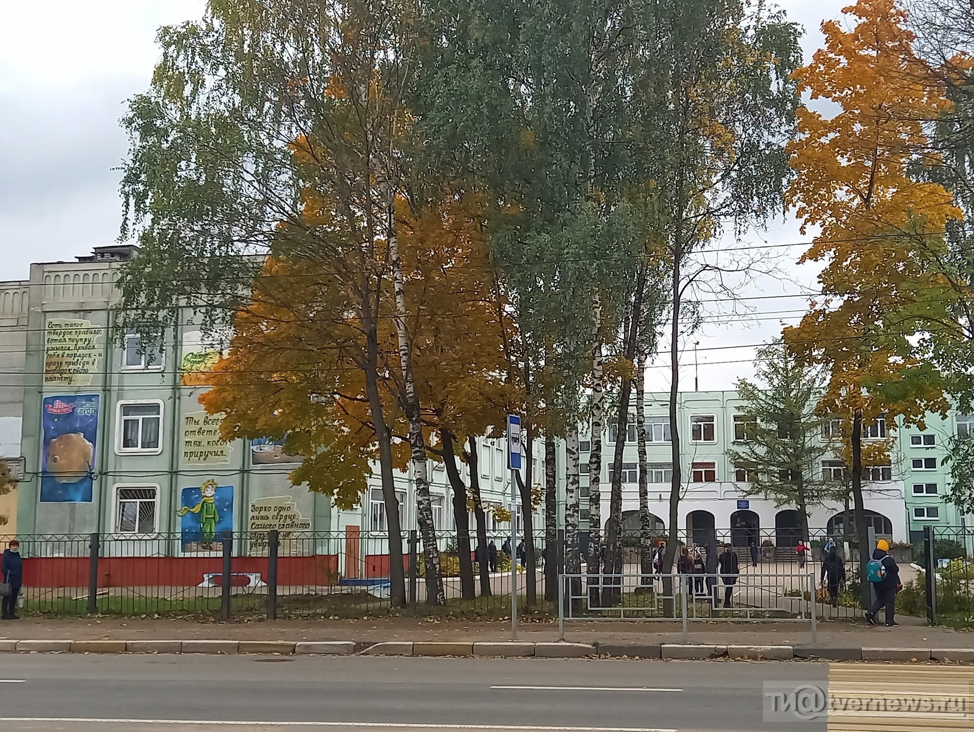 Минпросвещения рекомендует школам забирать у учеников телефоны | 19.04.2022  | Тверь - БезФормата