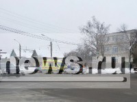 В Твери девушка поскользнулась и угодила под маршрутку - Новости ТИА