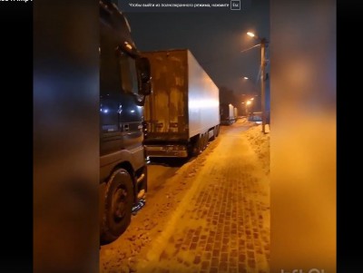 Водители жалуются на пробки из-за большегрузов на дороге в Большие Перемерки - новости ТИА