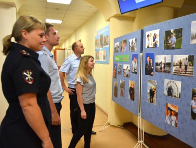 Тверские полицейские приняли участие в семейных фотосессиях - Новости ТИА