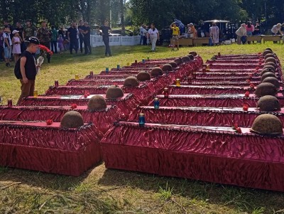 В Белом перезахоронили останки 331 солдата - Новости ТИА
