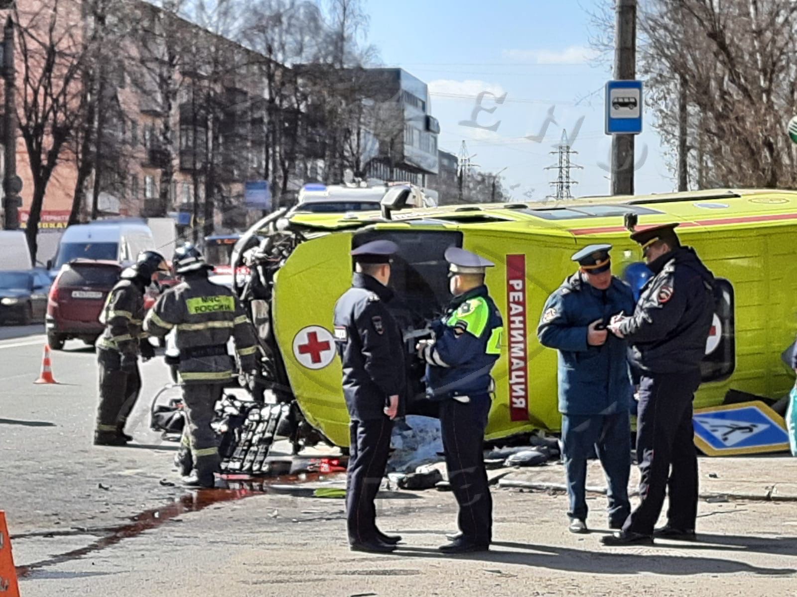 В Твери машина скорой помощи попала в страшную аварию - ТИА