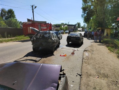 В столкновении четырех машин в Вышнем Волочке пострадали два человека - Новости ТИА