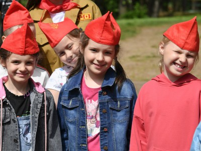 Высокие гости поздравили с праздником детей в загородном лагере "Спутник" - новости ТИА