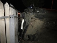 Под Тверью женщина на иномарке врезалась в забор - Новости ТИА
