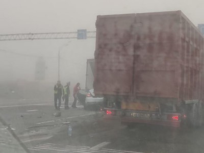 В Тверской области на М-10 иномарка влетела под грузовик - новости ТИА