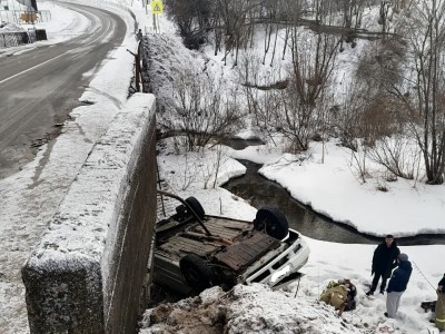 В Тверской области автомобиль улетел с моста в кювет и опрокинулся - новости ТИА
