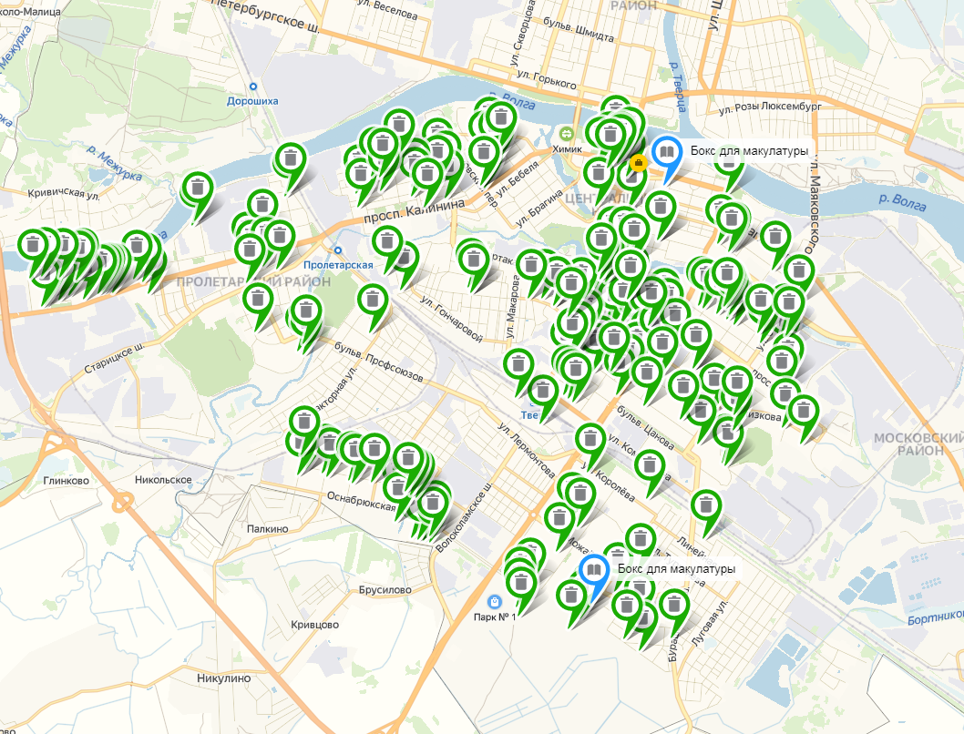 Большие мусорные контейнеры в районе где стоят карта