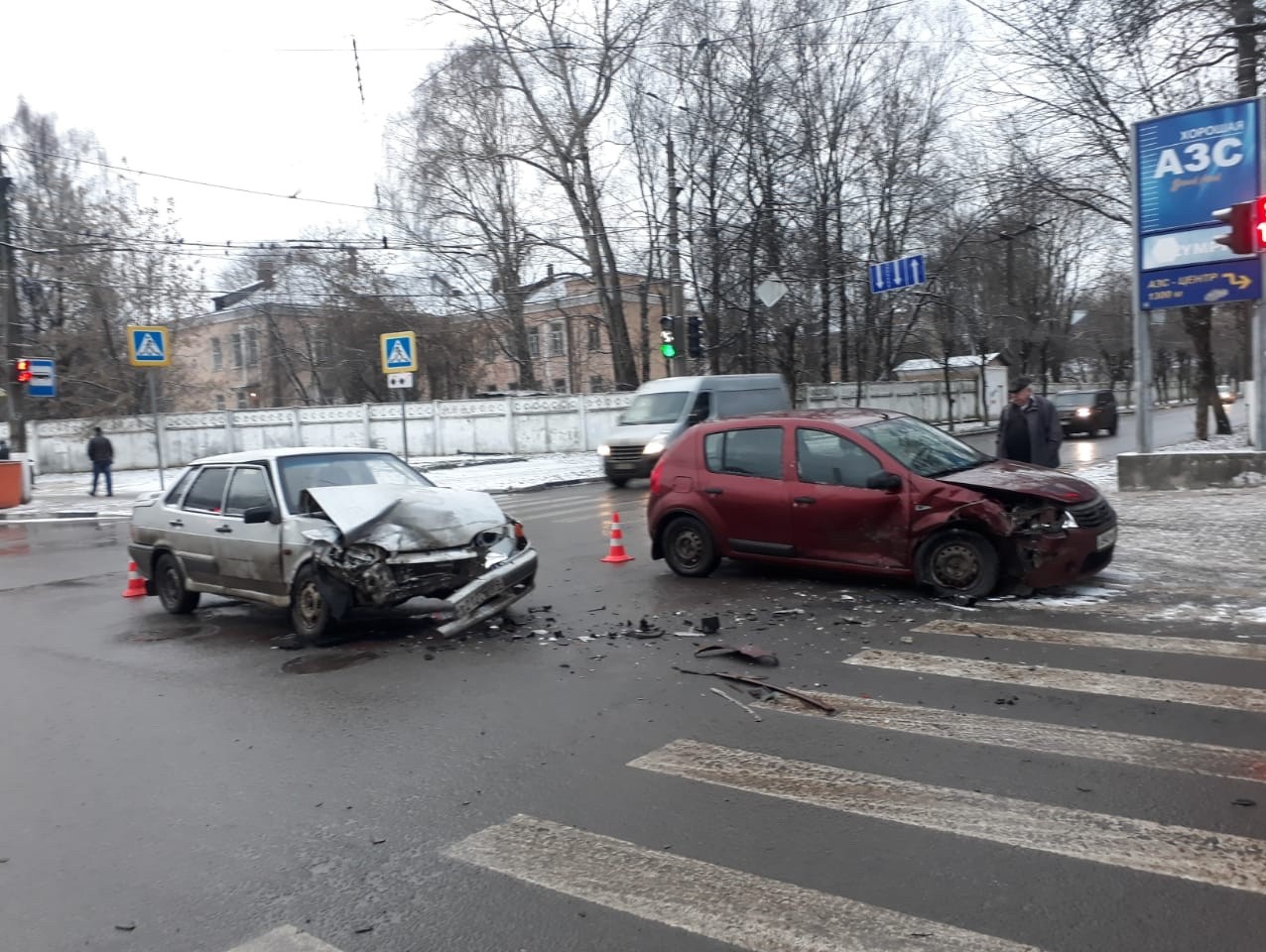 Тиа новости тверь. Авария на перекрёстке Тверь улица Бебеля. Авария на Беляковском переулке в Твери. Авария в Твери на Бебеля. Авария на улице Бебеля Тверь.