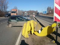 В Тверской области фура влетела в легковой автомобиль, который остановился на светофоре - Новости ТИА