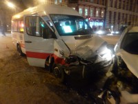 Водитель маршрутки сбежал, а водитель «Форда» предположительно был пьян. Подробности ДТП в Твери - Новости ТИА