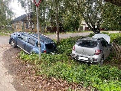 В Тверской области два авто не поделили дорогу и вылетели в кювет - новости ТИА