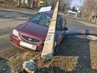 Пьяная женщина-водитель снесла столб в Тверской области - новости ТИА
