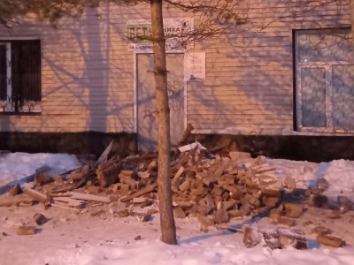 В Ржеве из-за скопившегося снега частично обрушился фасад дома - Новости ТИА