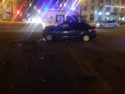 Автомобилист пострадал в аварии на площади в Твери - новости ТИА