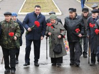 В Торжке Игорь Руденя возложил цветы к мемориалу на Аллее Памяти и вручил награды ветеранам - новости ТИА