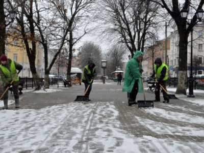 Во время снегопада в Твери для уборки дорог применяют патрульную очистку  - новости ТИА
