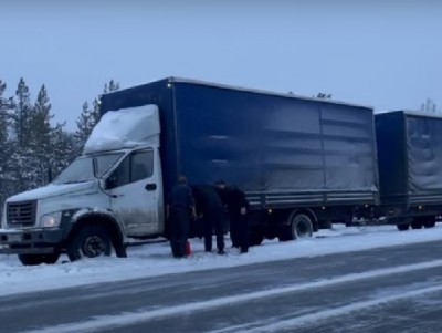 Тверской дальнобойщик живет в фуре под Мурманском - новости ТИА