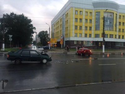 В Твери водитель "ВАЗ" сбежал с места ДТП - Новости ТИА