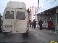 В Твери оштрафовали водителя маршрутки, который проехал площадь Капошвара на красный свет - Новости ТИА