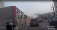 Сотрудники ГИБДД нашли и наказали водителя из народной новость "8 маршрутки не боятся никого и ничего" - Новости ТИА