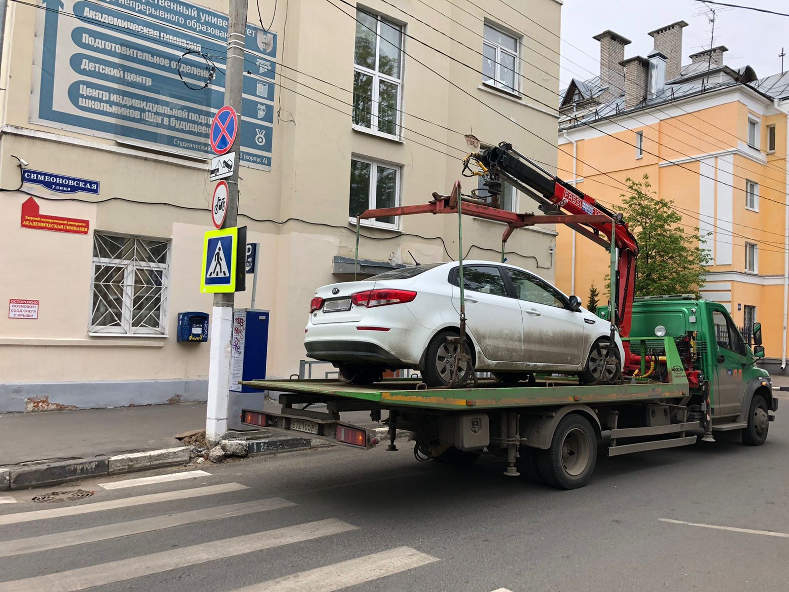 В Твери наказали водителей, которые незаконно заняли парковку для инвалидов  | 24.05.2022 | Тверь - БезФормата