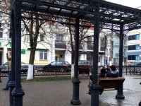 В Твери вандалы  повредили парковые качели на бульваре Радищева - Новости ТИА