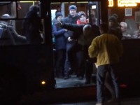 В Твери пьяный дебошир не давал автобусу с пассажирами проехать - новости ТИА