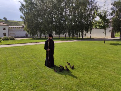 "Монастырь – образ рая": как уживаются утки, кролик и монах-карикатурист - Новости ТИА