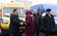 69 автомобилей вручили школам и больницам Тверской области - Новости ТИА
