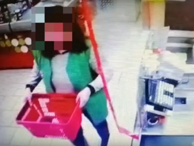 В Твери сотрудница магазина украла деньги из кошелька покупательницы - новости ТИА