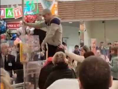 В  тверском гипермаркете неадекватный мужчина забрался на кассу - новости ТИА
