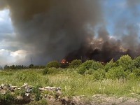 В Кимрах открытым пламенем горит свалка - Новости ТИА