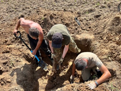 В Ржевском районе поисковики нашли останки немецких солдат и целый жетон  - новости ТИА