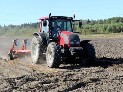 В Тверской области готовят технику к началу весенних полевых работ  - новости ТИА