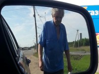 Под Тверью вдоль трассы шел пенсионер, который забыл дорогу домой - Новости ТИА