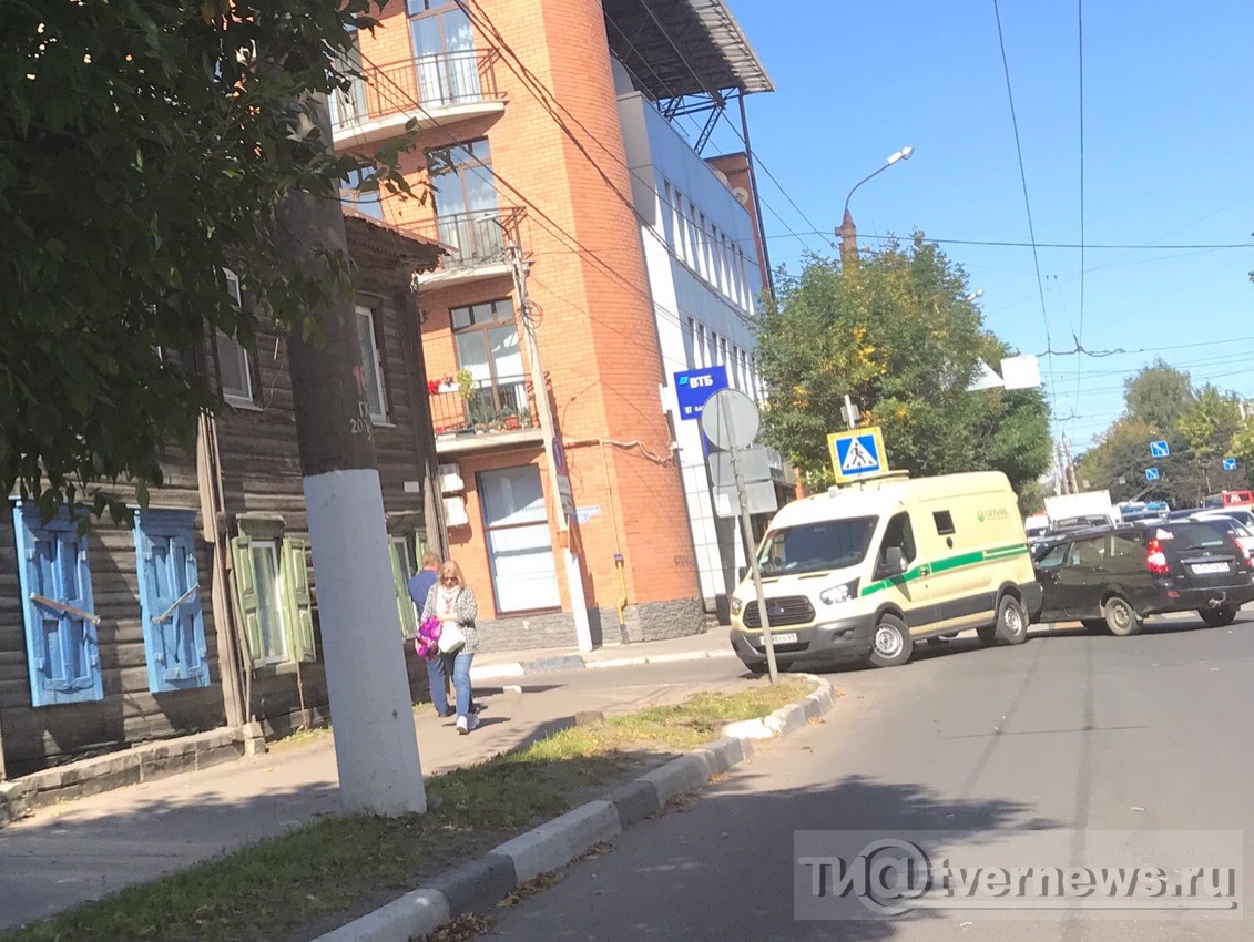 В Твери инкассаторская машина попала в ДТП | 28.08.2019 | Тверь - БезФормата