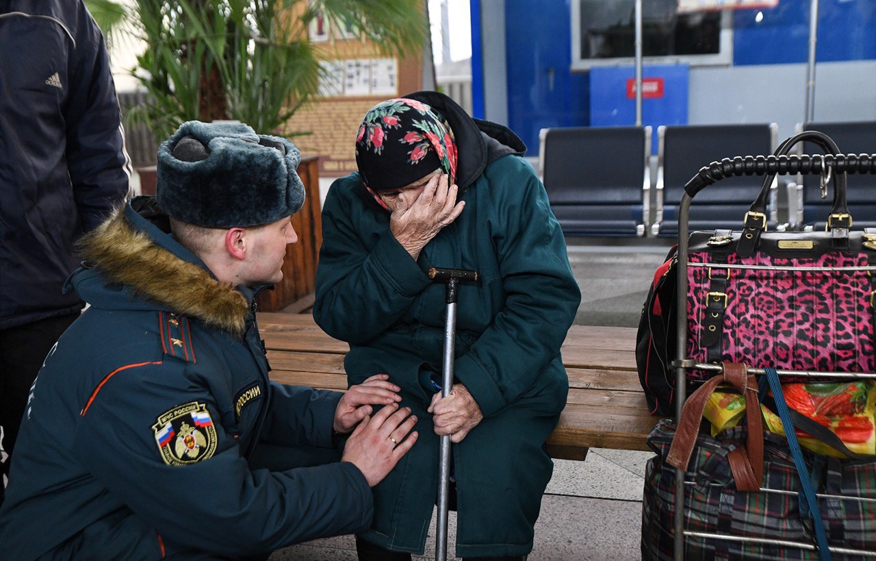 Приезд из границы. Украинские беженцы. Беженцы и вынужденные переселенцы. Беженцы из Украины в Россию 2022. Беженцы в РФ.