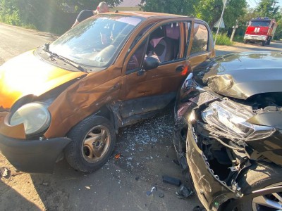 В Твери на Соминке столкнулись два автомобиля - Новости ТИА