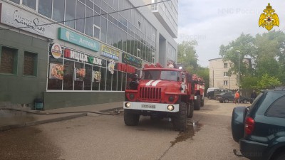 В Твери из горящего торгово-офисного здания эвакуировали людей - Новости ТИА
