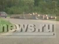 "Пункт назначения-6": под Тверью лесовоз рассыпал брёвна - Новости ТИА