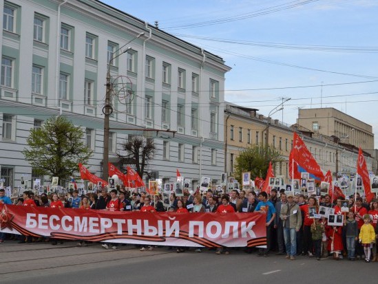 И рядом мертвые с живыми бессмертный полк