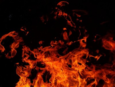 В Тверской области соседи спасли из горящей квартиры женщину - Новости ТИА