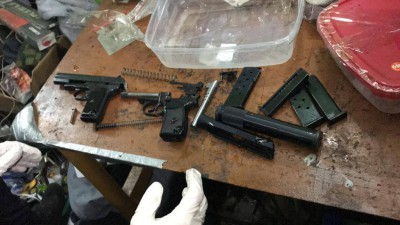Сотрудники УФСБ нашли пистолеты и боевые гранаты у 35-летнего жителя Ржева - Новости ТИА
