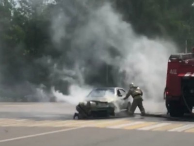 На перекрестке в городе в Тверской области загорелась машина - новости ТИА