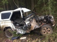 На трассе М-9 "Балтия" УАЗ съехал с дороги и врезался в дерево - Новости ТИА