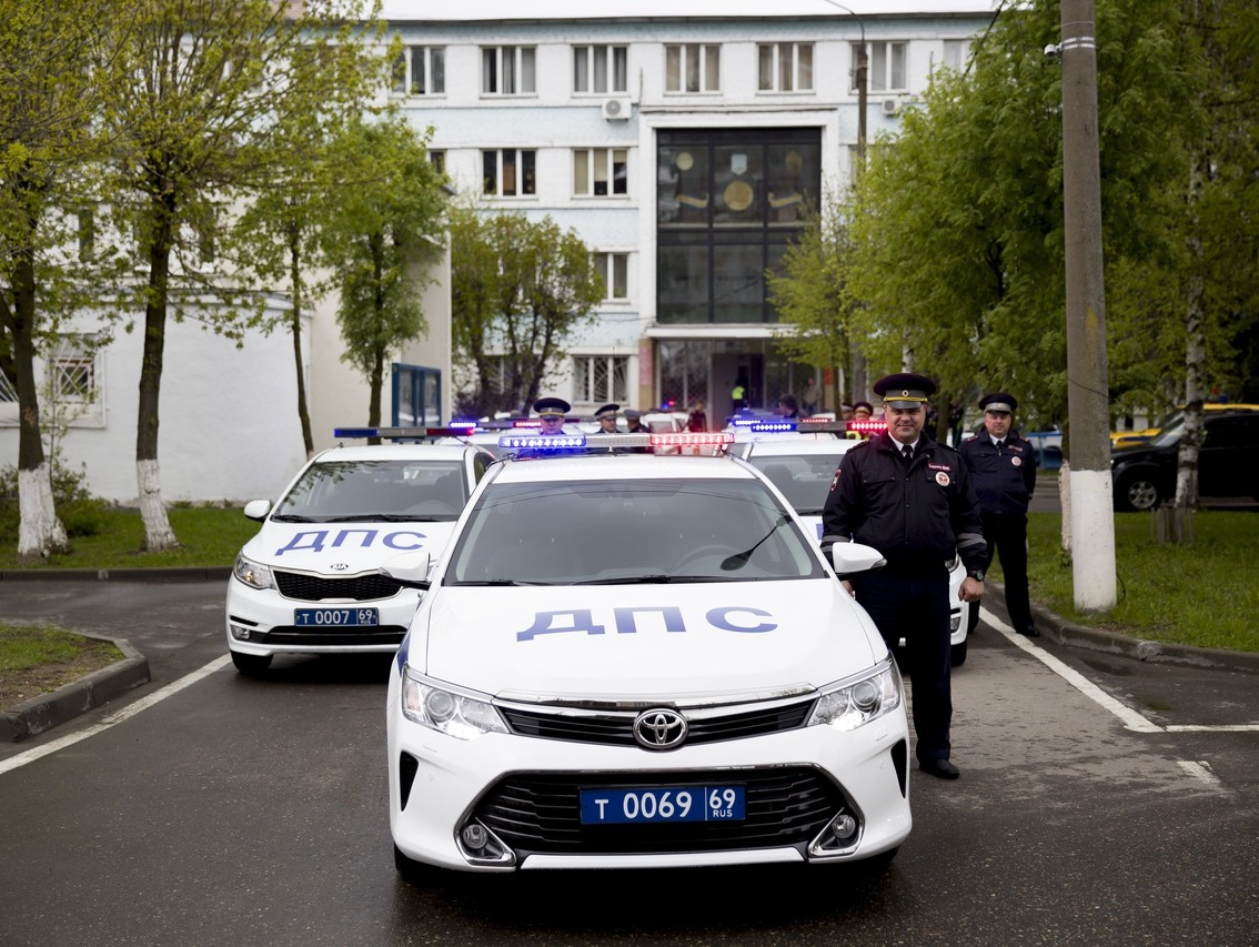 Автомобиль тверь. Тойота Камри ДПС ГИБДД. Автопарк ГИБДД Тверь. Машина ГИБДД. Современные машины ГИБДД.