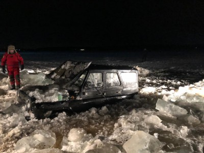 Автомобиль с людьми провалился под лед в Тверской области - Новости ТИА